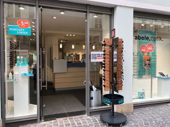 Das Bild zeigt den Eingang unserer Filiale in Landshut.